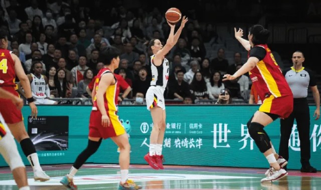 媒体人：中国女篮输得心服口服，后卫线的组织串联太过艰涩