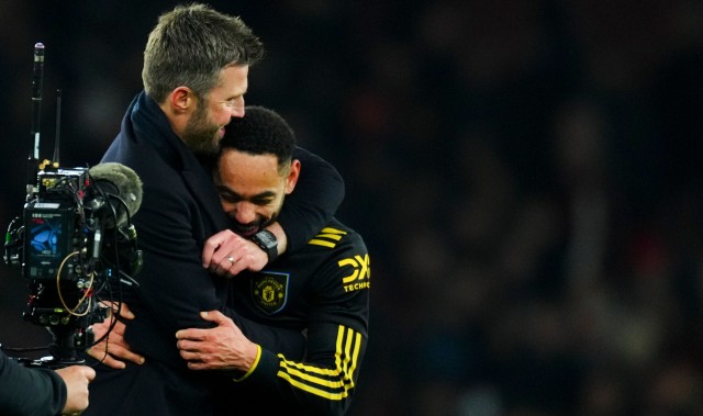 在线体育-记者：卡里克与助教亲密合作，球员对训练课印象深刻并焕发新活力