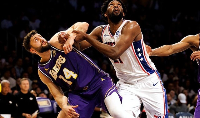 体育直播-不敢相信！湖人替补内线老将竟然成为了球队逆转76人的奇兵？