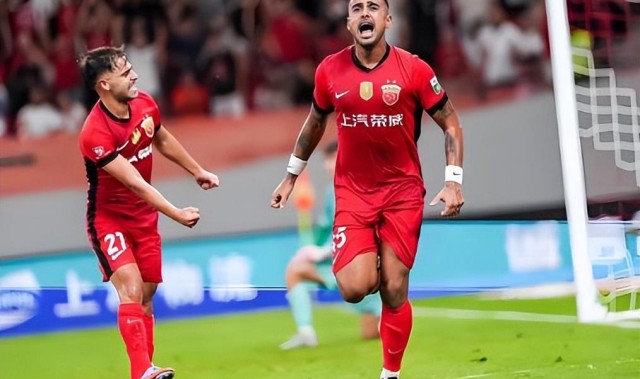 体育赛事-意外！前海牛队前锋网传已来到重庆铜梁龙试训，曾效力上港多年