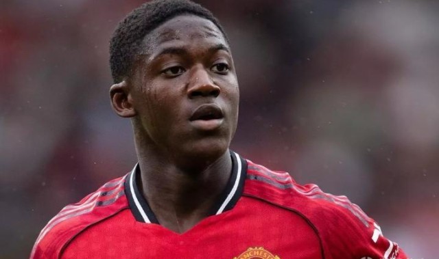 体育直播-罗马诺：冬窗后曼联将推进梅努续约，新合同将涨薪并期限更长