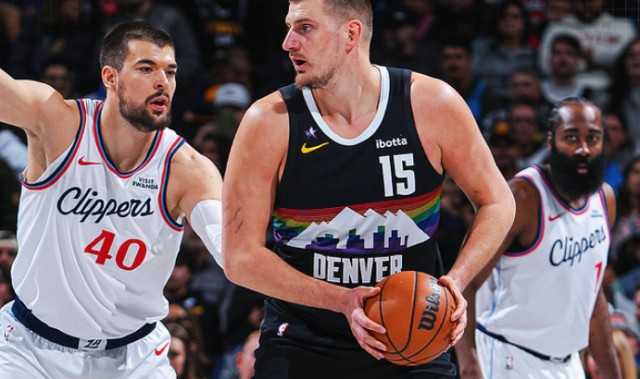 kaiyun sports-场均29分12板11助，意料之中三连败！你要这么打，MVP该拱手让人