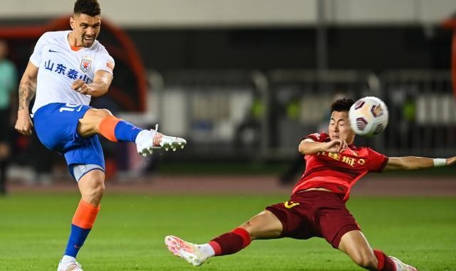 kaiyun sports-两大巴西落寞豪门追求莫伊塞斯 先降薪再踢巴乙？