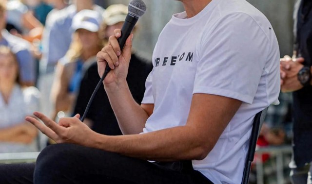 开云平台-枪杀查理·柯克的凶手正脸曝光，是个年轻男人，他从楼顶跳下逃走