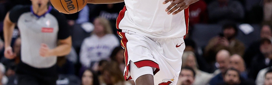 体育平台-下半场又没机会了！维金斯9中6拿14分6板3助3断 上半场拿到11分